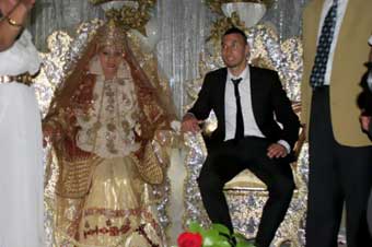 مدافع منتخب الجزائر والسد القطري بلحاج يواجه دعوى قضائية بتهمة تعدد الزوجات