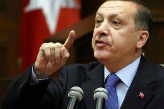 أردوغان يصفع فرنسا ويخلد ذكرى شهداء الجزائر ..