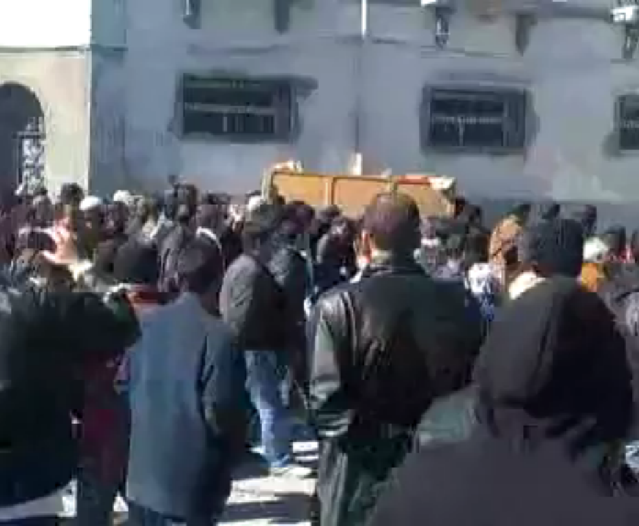 مواجهات عنيفة بين شباب تيارت و قوات الشرطة تحاصرها من كل مكان