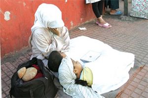 مصرية تفقأ عيني ابنتها لإستغلالها في التسول
