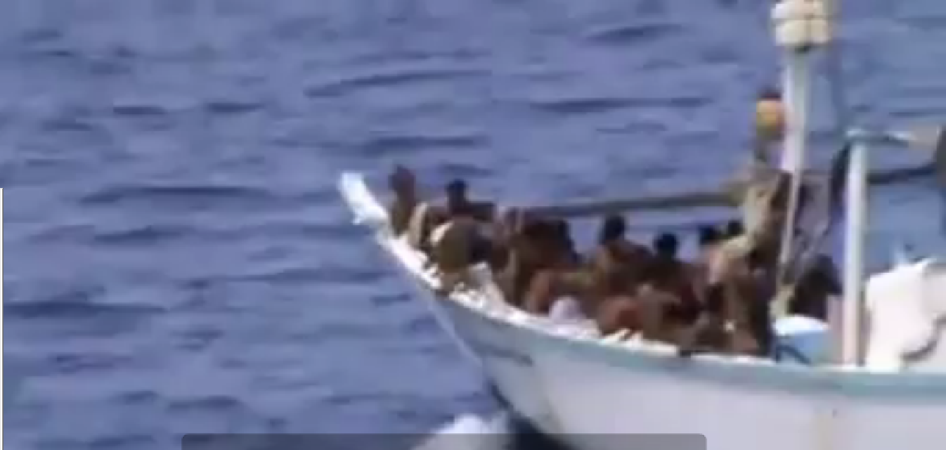 شاهد ماذا حدث عندما إلتقى الجيش الروسي بالقراصنة الصوماليين
