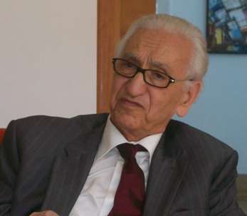 حسين أيت أحمد يعطى موافقته للأفافاس للمشاركة في الانتخابات التشريعية