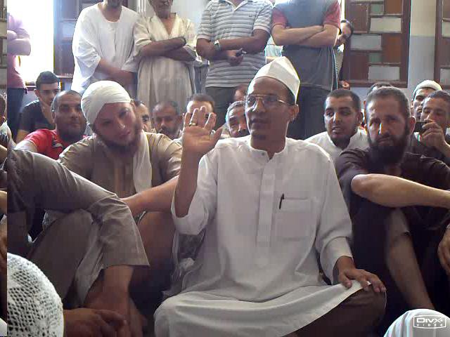 علي بن حاج يستنكر استدعاء بعض المتظاهرين على المجازر في سوريا من طرف الأجهزة الأمنية بغير وجه حق