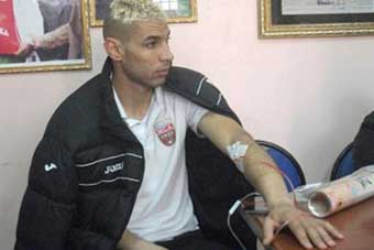 اللاعب الجزائري الدولي شاوشي بعد تعرضه لازمة قلبية: رأيت الموت بعيني والله منحني حياة جديدة