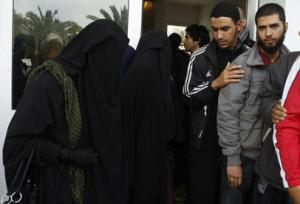 النقاب \'موضة\' العنصرية ضد المراة التونسية