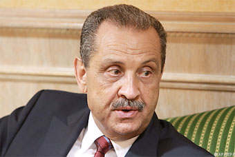 نقل جثمان شكري غانم الى ليبيا لدفنه