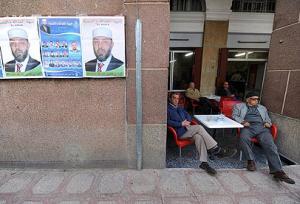 الانتخابات التشريعية تنطلق في الجزائر وسط لامبالاة الناخبين