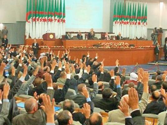 خبير جزائري: مبادرة البرلمان الموازي دعوة لتغيير النظام جذريّا
