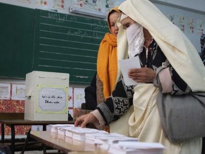 استحقاقات  2012 : السلطة الفعلية في الجزائر تعيد سيناريو 1962 بشكل رديء جدا