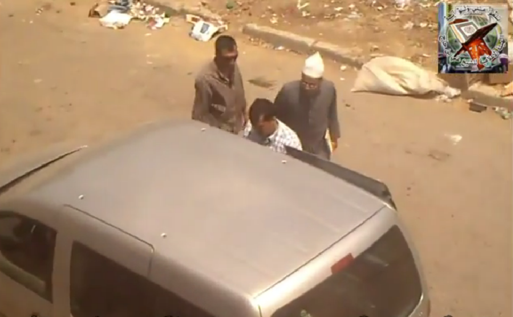 السلطات الجزائرية تعتقل نائب رئيس الجبهة الإسلامية للإنقاذ من أمام بيته وتمنعه من حقه في العبادة وال