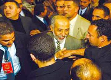 شباب الأفلان ,تنحية بلخادم أم الثورة ؟