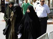 إمام مسجد شهير في تونس يهدر دم أصحاب رسوم اعتبرت مسيئة للإسلام