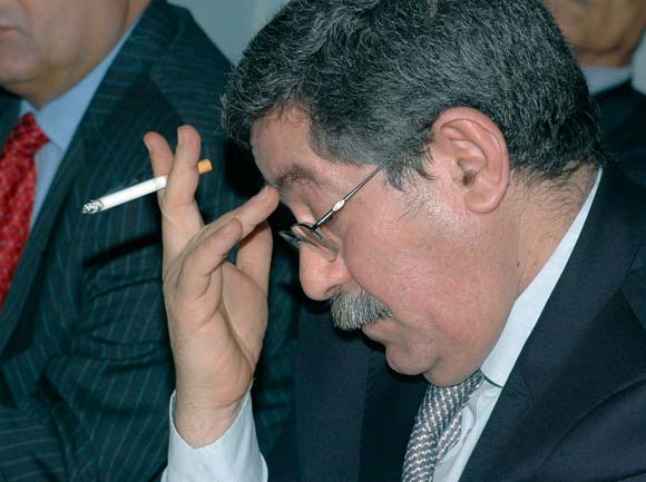 حركة حماية الارندي تتهم أويحيى بالبيع والشراء في المناصب