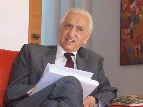 قيادات تطالب آيت أحمد بإعادة الأفافاس إلى المناضلين