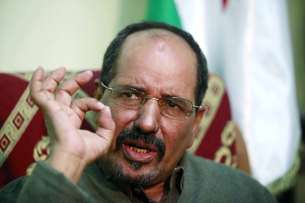 محمد عبد العزيز يستعرض قوته العسكرية ضد النساء والأطفال بمخيم الدورة...