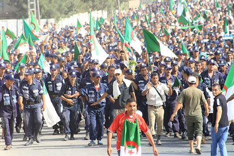 الحرس البلدي يحضرا لـ\"الزحف الأكبر\" ويعتصم بـ 20 ولاية بالجزائـــر