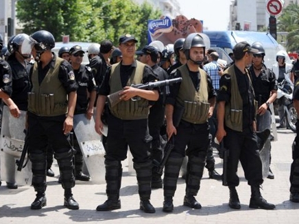 أمن تونس يفرق متظاهرين في سيدي بوزيد برصاص مطاطي