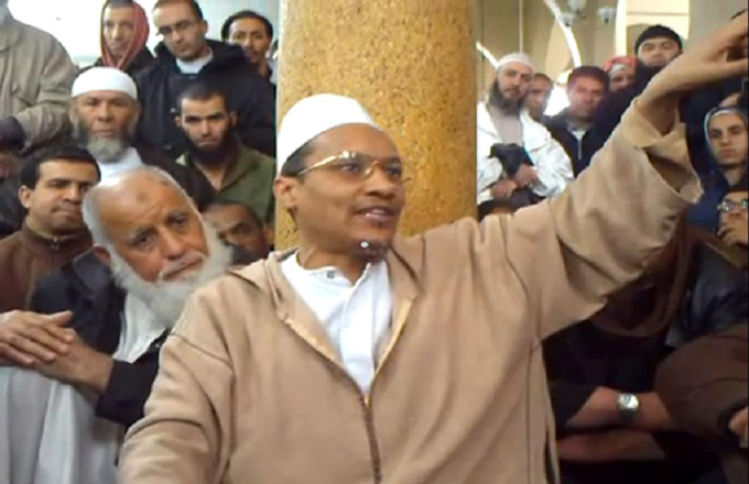 نائب رئيس الجبهة الإسلامية للإنقاذ يندد باستدعاء 37 مواطن للمحاكمة بمحكمة حسين داي بسبب تنقلهم من مس