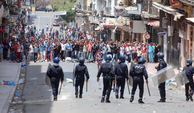 الجزائريون يحتفلون بمرور 24 عاما على ربيعهم \'المسروق\'