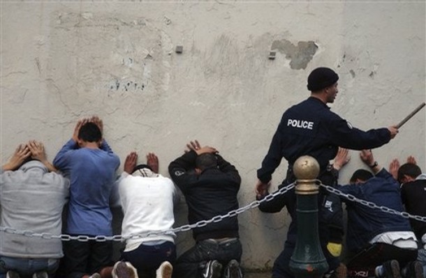 بأي حال عدت يا نوفمبر: “نزّل راسك يا بّا”… لا عزة ولا كرامة في جزائر 2012