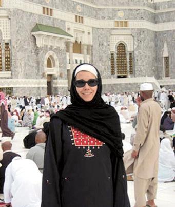 الإعلامية الألمانية كريستين بيكر  : سأكشف للغرب الإسلام الذي لا يعرفه