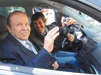 السعيد بوتفليقة أوامر للشياتين والطبالين لمناشدة بوتفليقة الترشح لفترة رئاسية رابعة