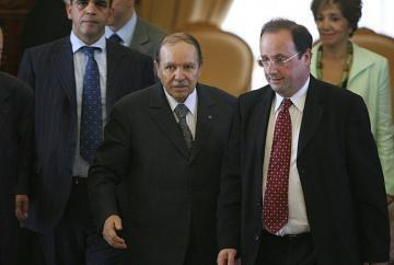 Hollande à Tlemcen, la \"claque\" du clan d’Oujda aux Algériens