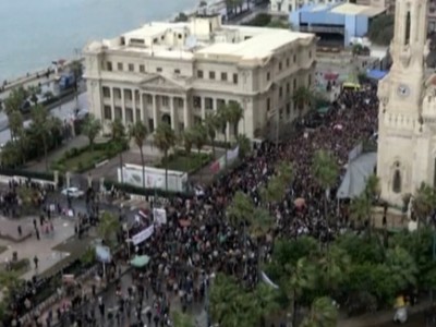 اشتباكات بين إسلاميين ومعارضين في الإسكندرية توقع 37 مصاباً
