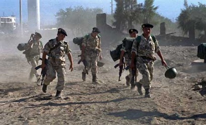 الجزائر تغرق في رمال مالي الملتهبة
