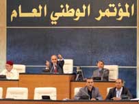 جرحى الثورة الليبية يقتحمون مقر البرلمان ويجبرونه على تعليق جلسته