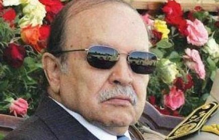 الرئيس الجزائري بوتفليقة يحذر مما \"يحاك من وراء الحجاب \" في دول جوار