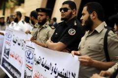 مصر تسمح لرجال الشرطة بإعفاء اللحية