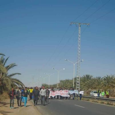 رجال ورقلة خرجوا بالآلاف ليذكروا العصابة الحاكمة أن الشعب \"فاق \"