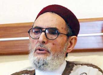 مفتي ليبيا يدعو الناس للخروج والضغط على البرلمان لإصدار قانون العزل السياسي
