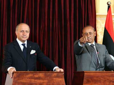 فرنسا ترسل فرقة كوماندوز الى ليبيا ردا على استهداف سفارتها بسيارة مفخخة