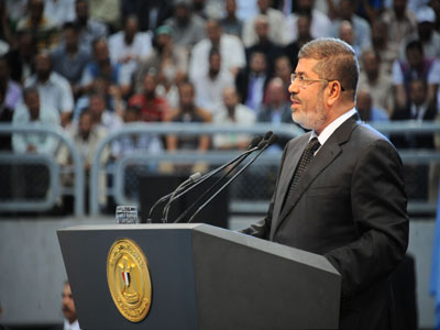 الرئيس المصري يقطع العلاقات مع نظام الاسد ويبحث عقد “قمة طارئة” ويندد بحزب الله
