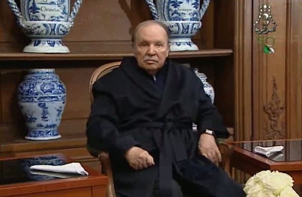 تعيينات وإقالات من أجل ايهام الشعب بأن الرئيس يعمل ويتابع كل ما يجري عن بعد