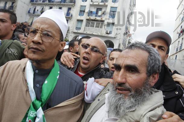 رسالة من اخوانكم في مصر ياهل الجزائر يابلد الشهداء