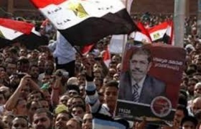 3 قتلى في اشتباكات بين مؤيدي \"مرسي\" والمعتصمين بميدان التحرير