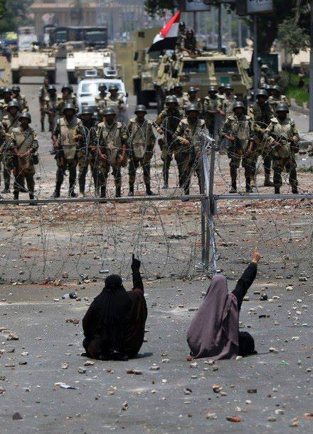 الجيش المصري بعد الانقلاب على الثورة لن يترك الحكم للمدنيين
