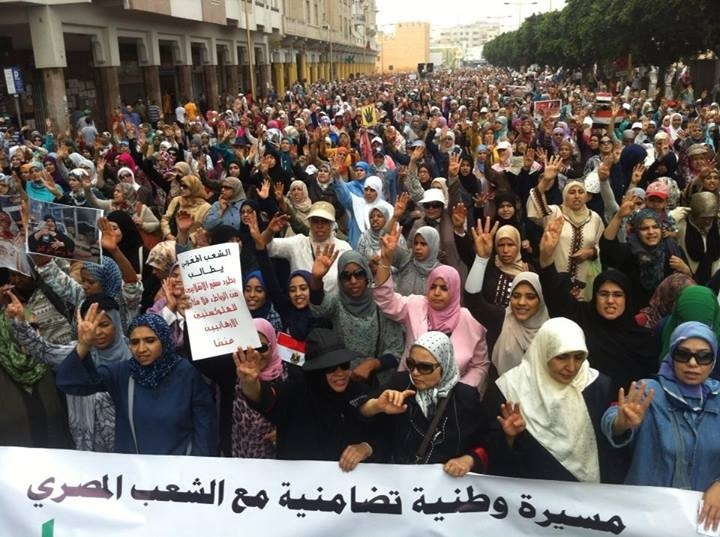 مسيرة بالرباط ضد جيش مصر تندد بمذابح العسكر وعدد الحضور يفوق المائة الف