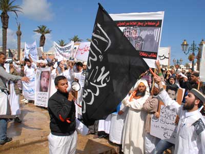 عائلات السلفيين الجهاديين بالمغرب تطالب بالافراج عن معتقليها