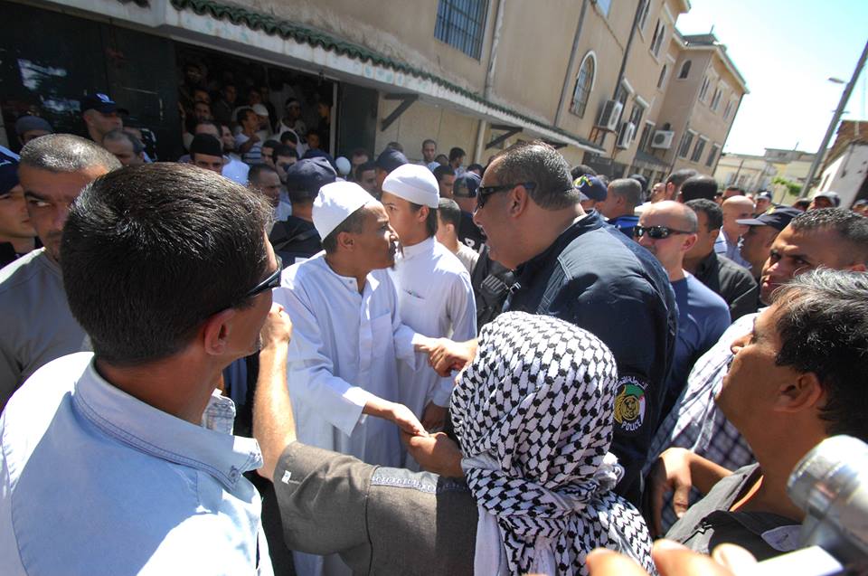 التعـامل مع التظاهــر السلمي المشروع بالجزائر شتان بين الواقع المــر و التصريحــات الإعلامية الكادبة