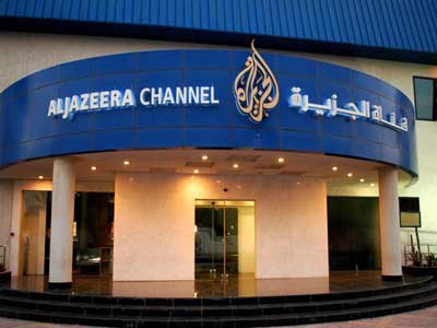السلطات المصرية ترحل ثلاثة صحافيين اجانب يعملون لحساب قناة “الجزيرة”