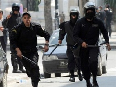 10 قتلى بينهم 8 من الشرطة بمواجهات بين الأمن التونسي وأنصار التيار السلفي