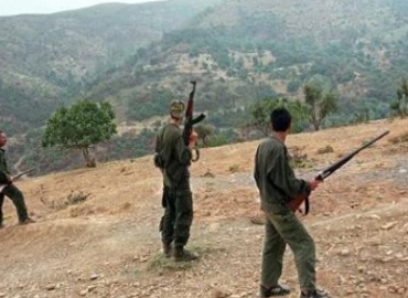 هام جدا : فيديو لحادثة اطلاق الرصاص على الحدود الجزائرية المغربية إنتقاما لإنزال العلم الجزائري