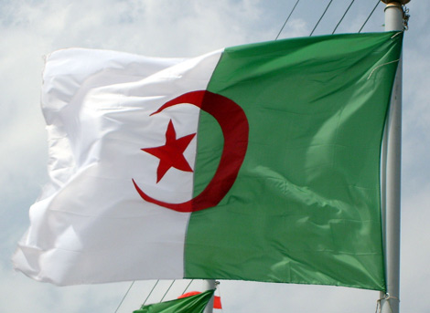 Trois ressortissants espagnols ont brûlé le drapeau national à Annaba