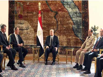 وزيرا الخارجية والدفاع الروسيان في ‘زيارة تاريخية’ لتعزيز التعاون مع مصر