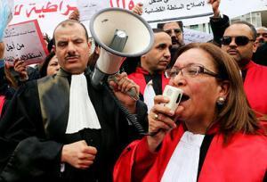 قضاة تونس يعلنون ما يشبه العصيان لحكومة النهضة