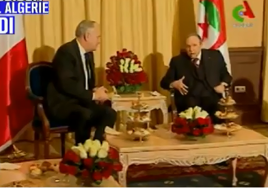 كنال + تفضح فبركة كنال الجيري لفيديو لحركة واحدة ليد بوتفليقة تكررت ستة مرات كأنه يتحدث فعلا